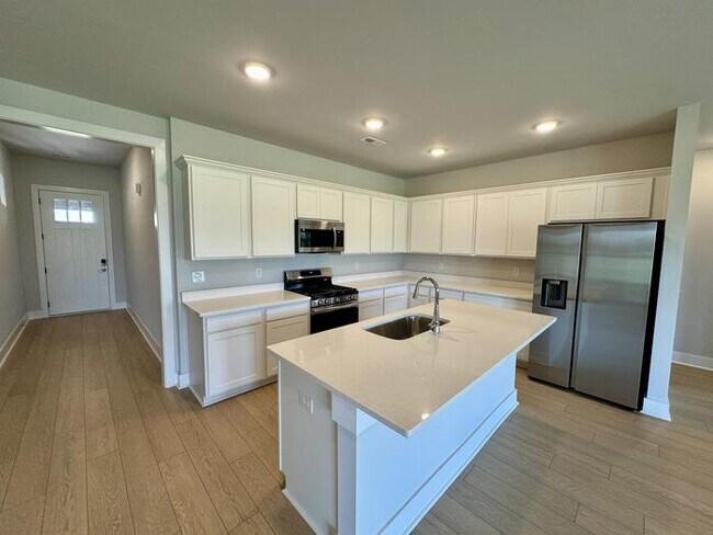 Building Photo - 313 Elderwood Dr