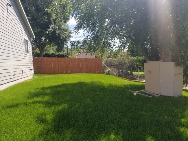 Building Photo - 3 Bed 2 Bath one story home