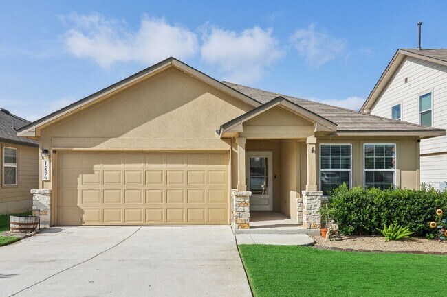 Building Photo - "Charming 4-Bedroom Oasis with custom fini...