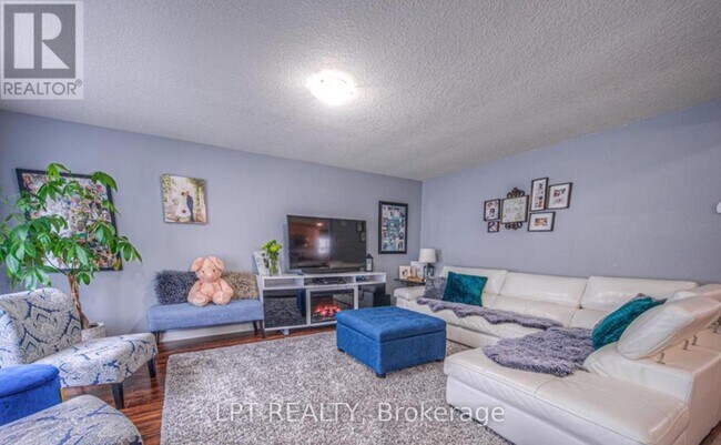 Photo du bâtiment - UPPER- 16 BLACKWELL DRIVE