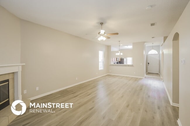 Foto del edificio - 10813 Campus Heights Ln