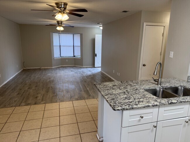 Foto del edificio - 4141 Stoneridge Dr