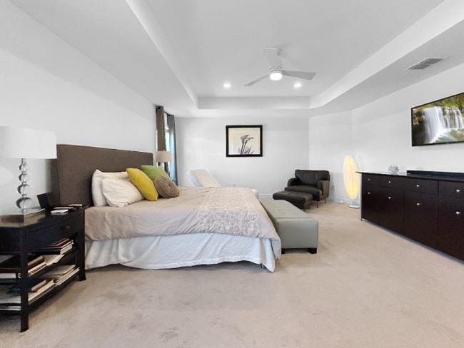 Building Photo - 9714 Provencal Ave