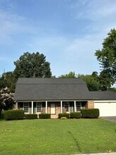Building Photo - 707 Cottonwood Dr