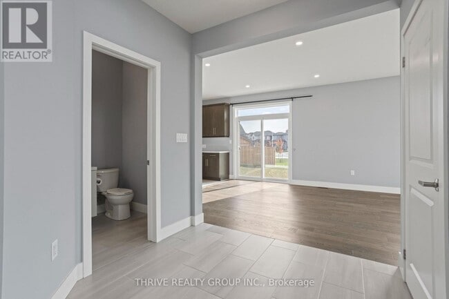 Photo du bâtiment - 300 Edgevalley Rd