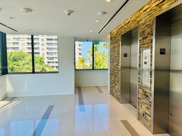Foto del edificio - 161 Crandon Blvd
