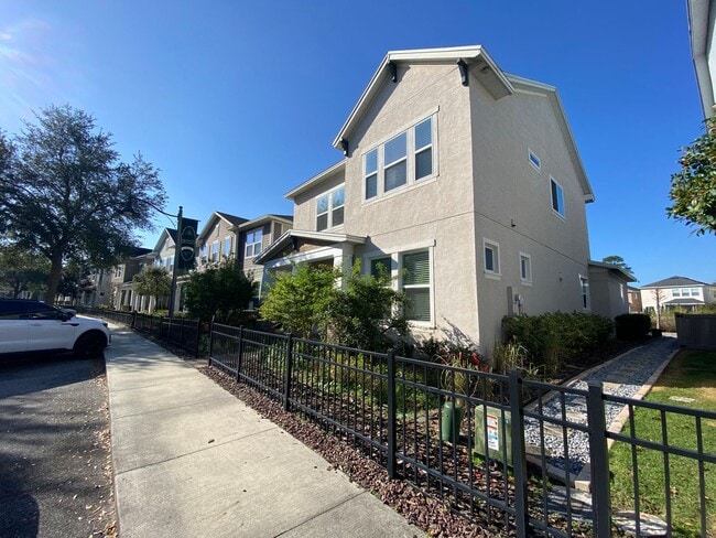 Building Photo - Beautiful 3 bedroom, 2.5 bathrooms  located in The Preserve of Oviedo on the Park