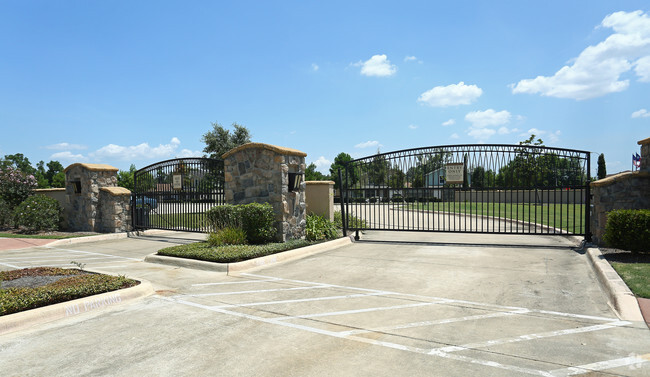 access gate - Huntington Beaumont