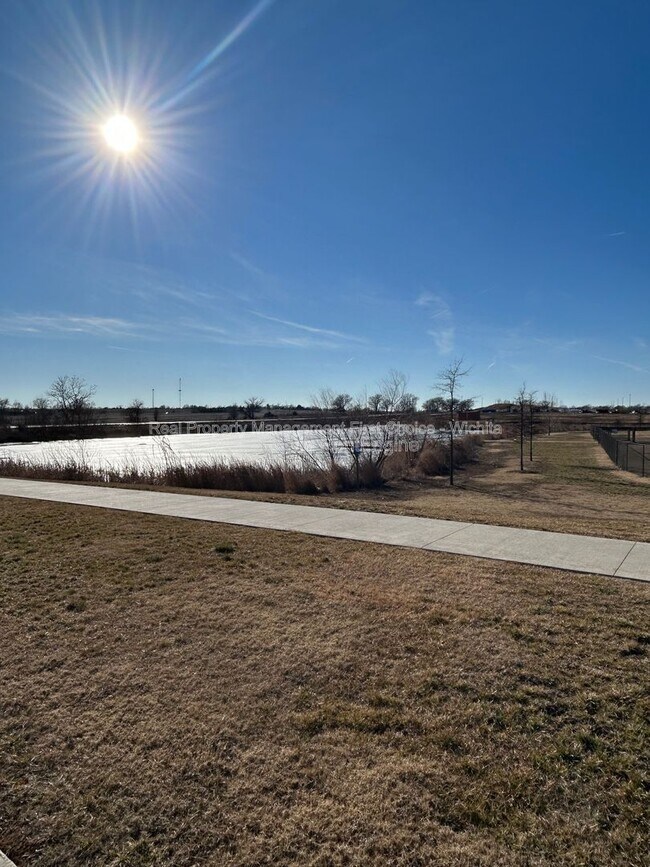 Foto del edificio - 1736 E Decarsky Ct