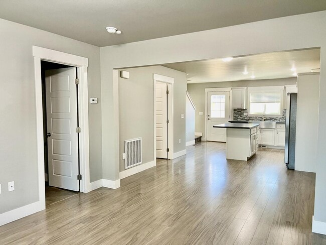 Foto del edificio - 5260 Golden Hollow Rd