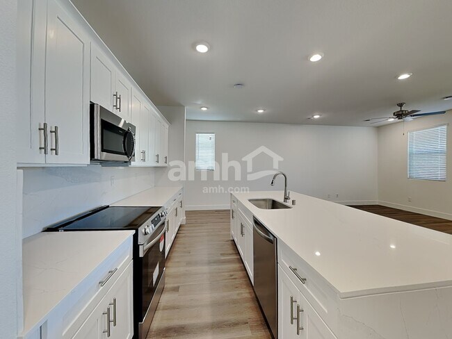Building Photo - 11146 Magallanes St