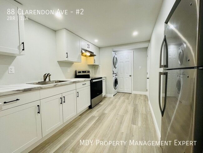 Building Photo - Beautiful lower unit!