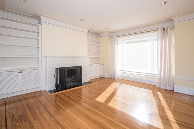 Foto del edificio - Eureka Valley/Castro 4 Bed + Bonus Room, 3 Bath, 2 Car Garage, City & Valley Views