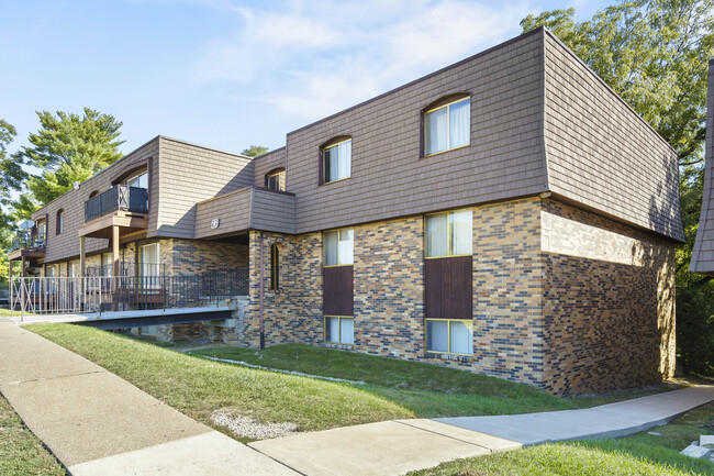 Building Photo - Sherwood Forest Apartments