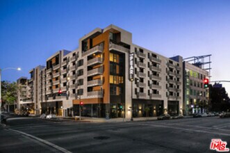 Building Photo - 687 S Hobart Blvd
