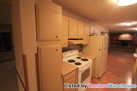 Building Photo - Spacious Colonial Retreat on an Expansive Wooded Lot in Shoreview