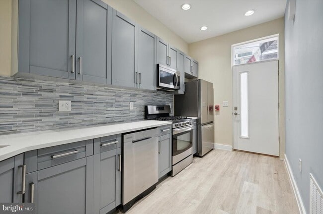 Foto del edificio - 2024 E Fletcher St