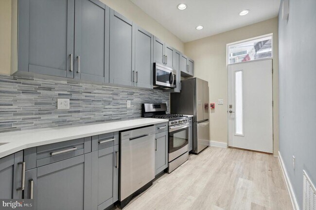 Building Photo - 2024 E Fletcher St