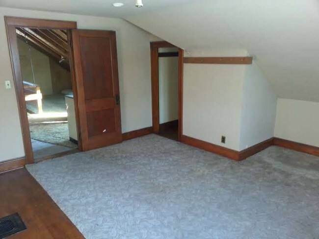 Building Photo - 518 N 54th St
