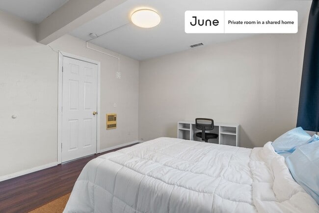 Building Photo - Private bedroom in 7 bed/3 bath Home