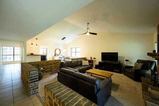 Building Photo - 1113 Gannon Dr