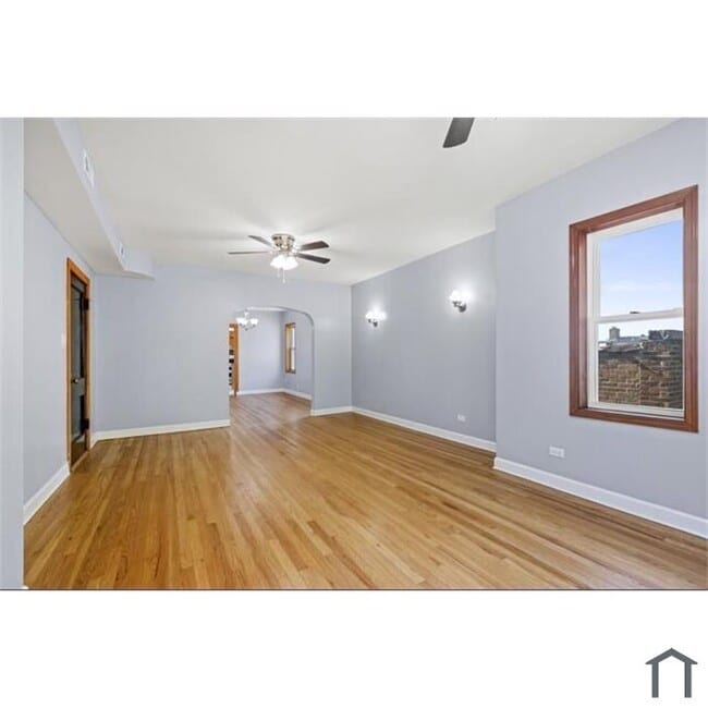 Building Photo - 5639 N Artesian Ave