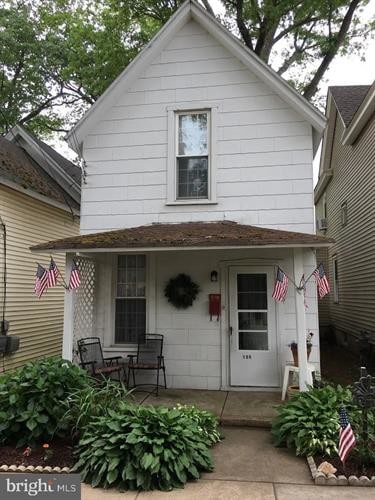 Primary Photo - 104 1st Ave