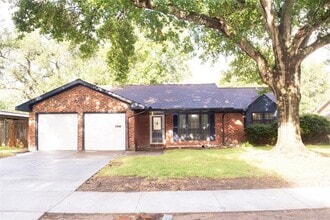 Building Photo - 2309 Cedar St