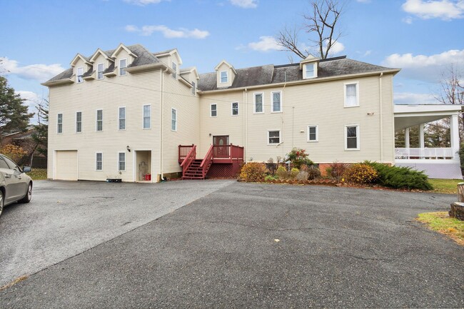 Building Photo - Oakmont