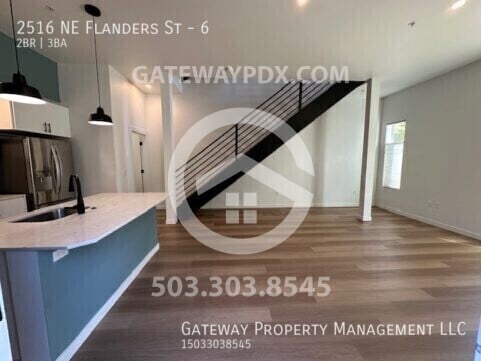 Building Photo - 2516 NE Flanders St