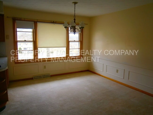 Building Photo - 2510 Sunset Ln
