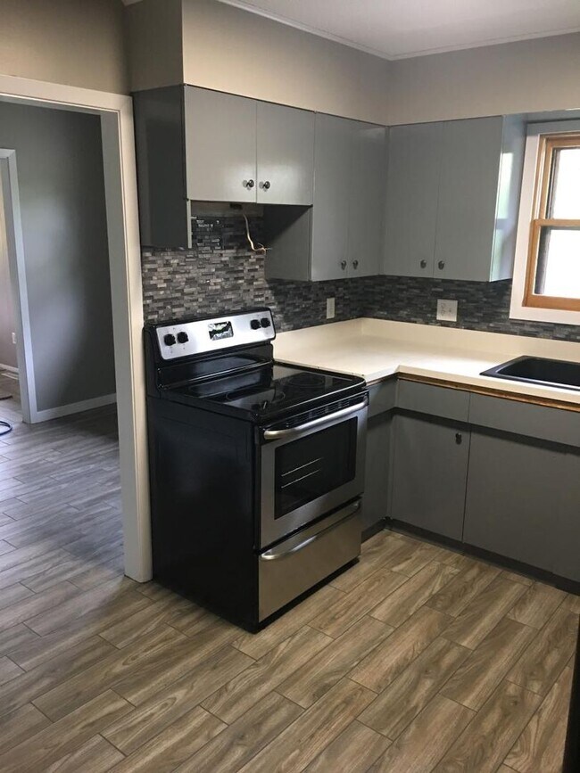 Building Photo - 3 Bedroom 2 Bath in the Heart of Bemidji