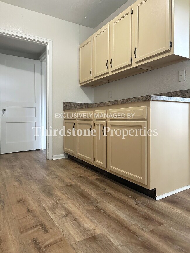 Foto del edificio - 7959 Concord Blvd W