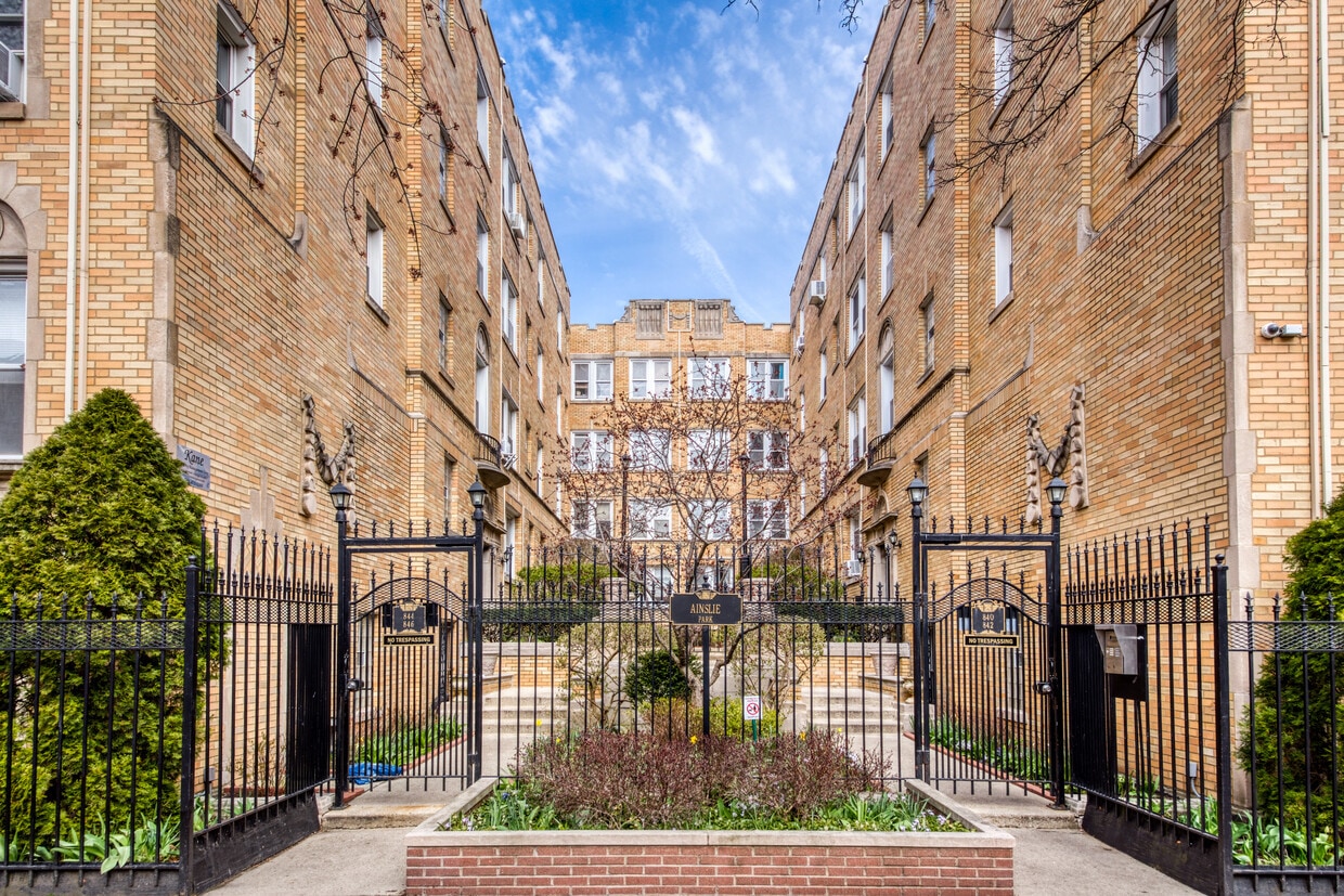 Primary Photo - 844 W Ainslie St