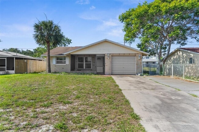 Building Photo - 5330 Poinsettia Dr