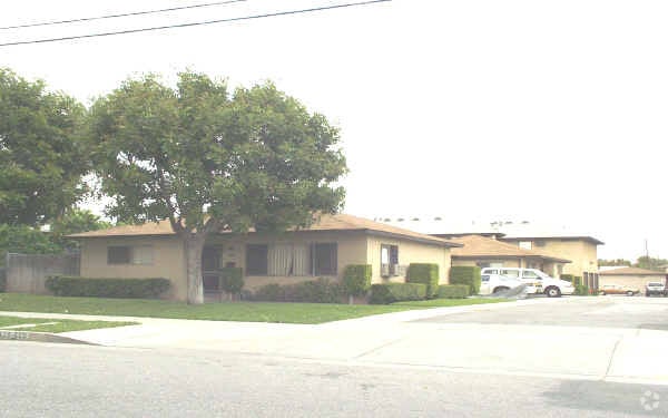 Building Photo - 440 S San Jose Ave