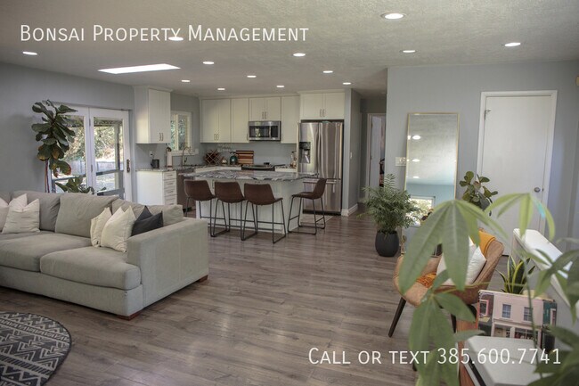 Building Photo - 3281 E Fortuna Dr