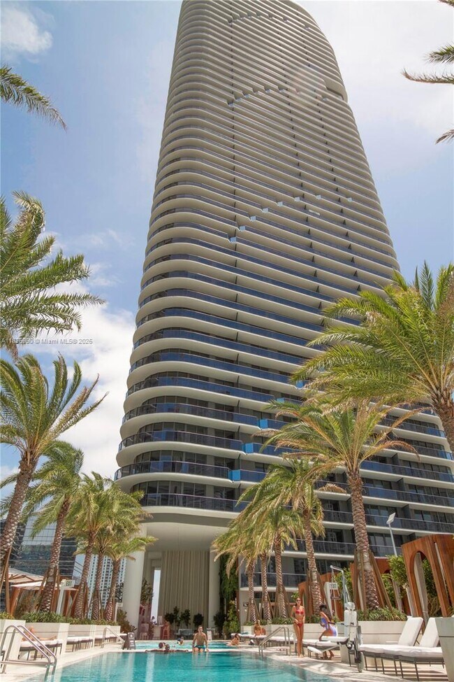 Building Photo - 801 S Miami Ave