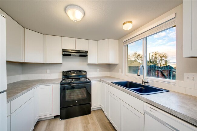 Foto del edificio - 2376 W Panama St