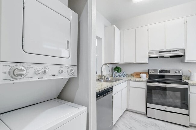 Building Photo - Don’t Miss Out – Beautiful Unit  Available