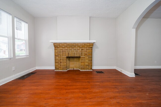 LivingRoom - 1157 Linwood Ave