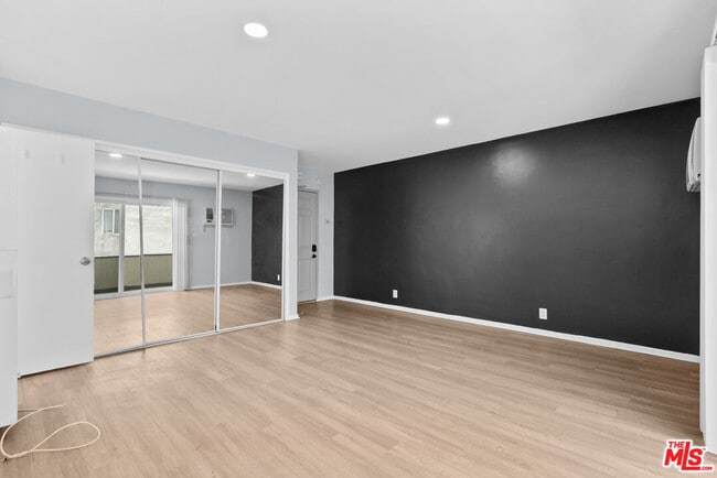 Building Photo - 15286 Sutton St