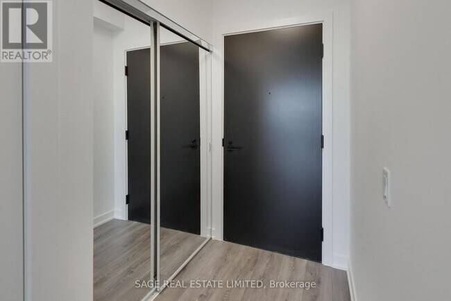 Photo du bâtiment - 117-2117 Broadway Ave