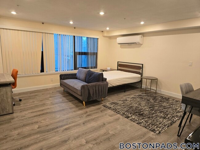 Building Photo - 1028a Commonwealth Ave