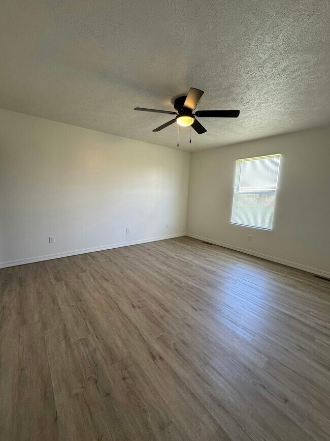 Foto del edificio - 701 McLean Ct