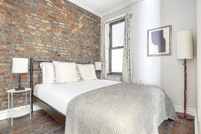 Building Photo - 248 Mott St