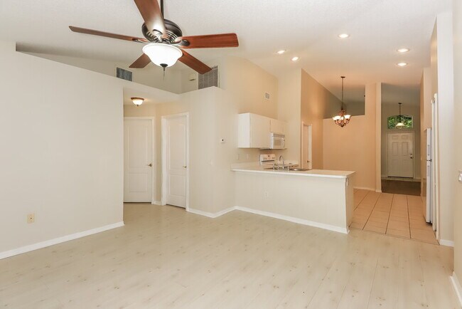 Foto del edificio - 402 Sonoma Dr