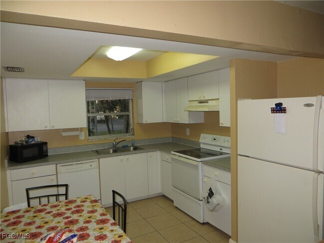 Foto del edificio - 4926 Vincennes St