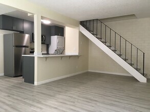 Building Photo - 4981 Catalina Dr