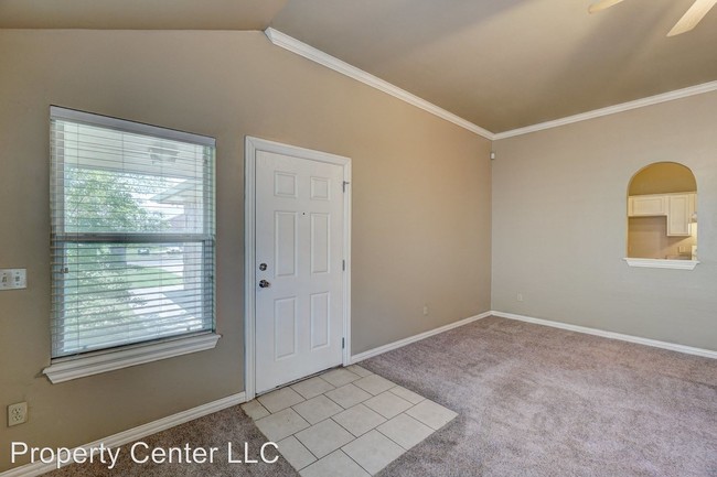 Building Photo - 3 br, 2 bath House - 12313 SW 2nd